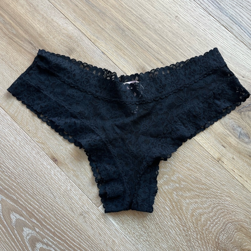 NWOT VS Black Lace Cheeky Panty Size L